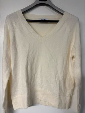 Old Navy Women's Ivory V-Neck Sweater